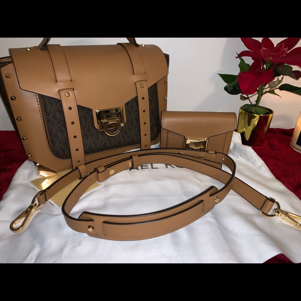 MICHAEL KORS PURSE & WALLET
